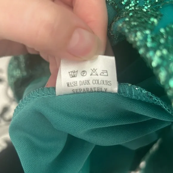 MAKE AN OFFER!! Elegant Emerald Green Mermaid Fit Dress - Picture 7 of 10